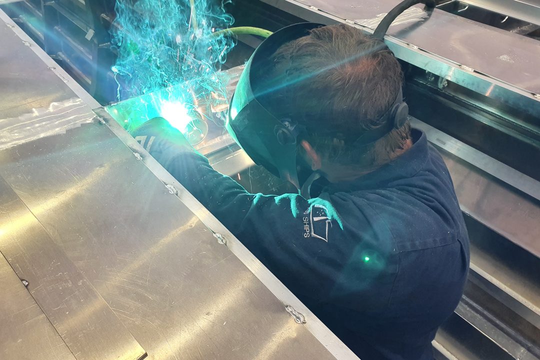 boat builder welding